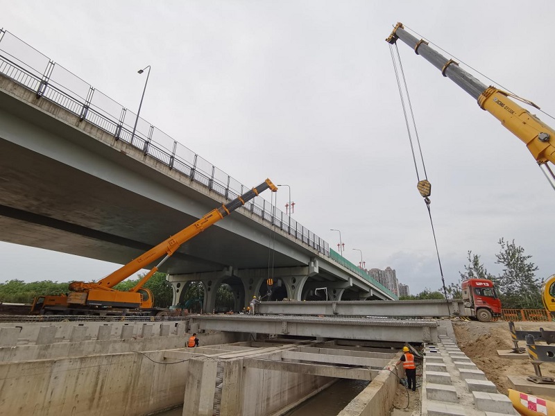 西興高速項(xiàng)目太平河中橋左幅T梁架設(shè)順利完成